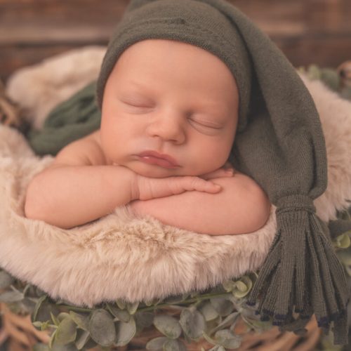 schlafendes Baby mit Zipfelmütze - Neugeborenen-Fotografie Rheinland-Pfalz - Schwegenheim - Anke Staub Fotografie